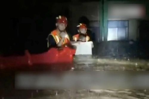 Giải cứu 150 trẻ và giáo viên mắc kẹt trong nước lũ ở Trung Quốc