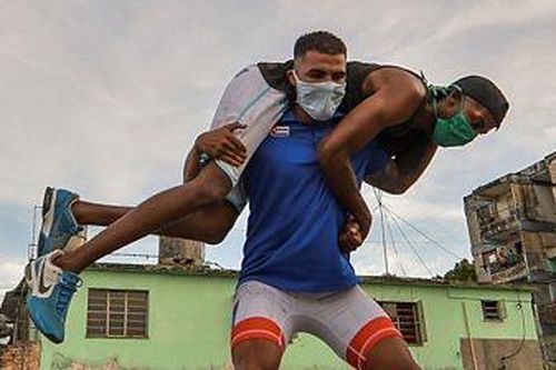 VĐV Olympics xoay xở để tập luyện giữa lúc phong tỏa