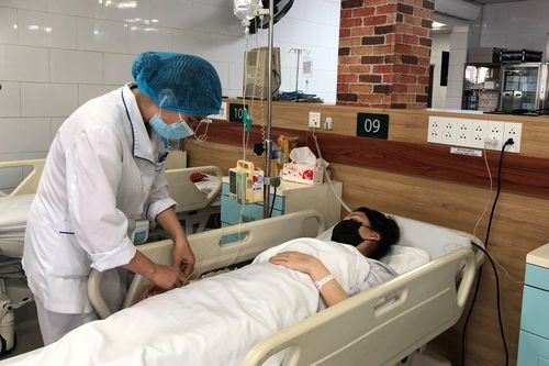Nguy hại khi tự dùng thuốc hạ sốt chữa Covid-19 theo mạng xã hội