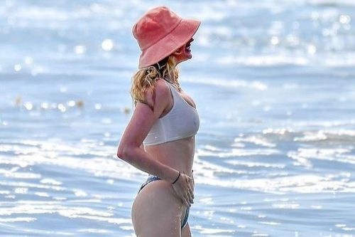 Elsa Hosk sau 5 tháng sinh con