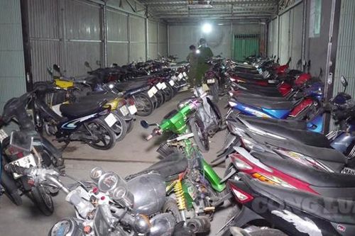 Phát hiện hàng trăm mô tô không giấy tờ, không chính chủ trong tiệm cầm đồ ở An Giang