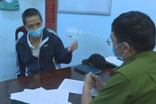 Trèo tường vào nhà hàng xóm, giết người rồi về tắm