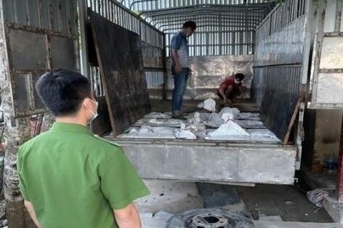 Chế khoang ngầm vận chuyển trái phép hơn chục tấn quặng thiếc