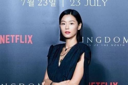 Jeon Ji Hyun lần đầu xuất hiện sau tin đồn ly hôn chồng đại gia