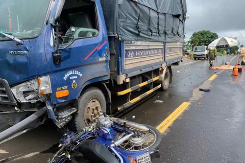 Pleiku: Va chạm với xe tải, 1 người tử vong tại chỗ