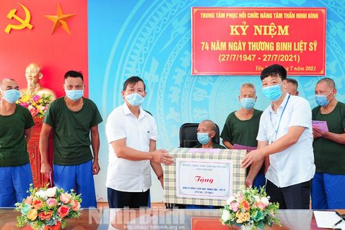 Thăm, tặng quà nhân Ngày Thương binh, liệt sỹ 27/7