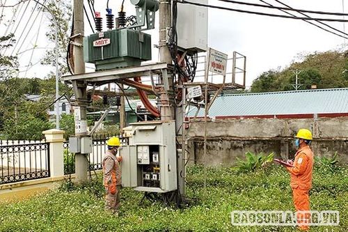 Quản lý, vận hành an toàn hệ thống lưới điện trong mùa mưa lũ