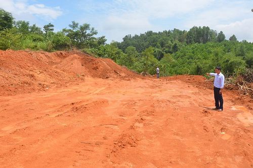 Làm rõ việc cho đất bóc thải của Công ty cổ phần Xi măng Tân Quang