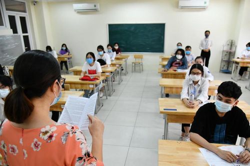 Cười ra nước mắt với thí sinh viết 'Sóng' ra đời khi Xuân Quỳnh đi du thuyền