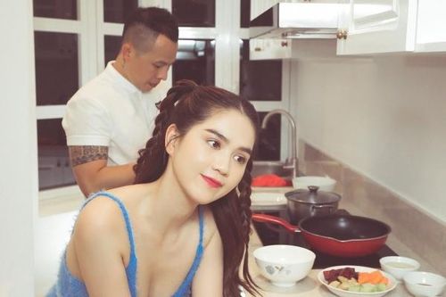 Clip Ngọc Trinh vào bếp cùng trai lạ gây xôn xao