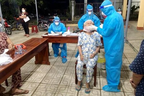 Bình Dương lấy mẫu xét nghiệm COVID-19 cho 1.8 triệu dân