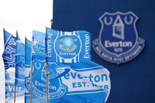 Vợ sao Everton bỏ nhà khi chồng bị bắt vì tội ấu dâm