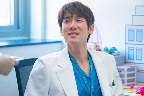 Ngôi sao 'Hospital Playlist' mua biệt thự trên khu phố Itaewon