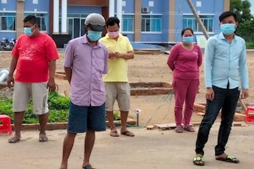 Tụ tập giữa dịch Covid-19, 12 người bị phạt 165 triệu đồng