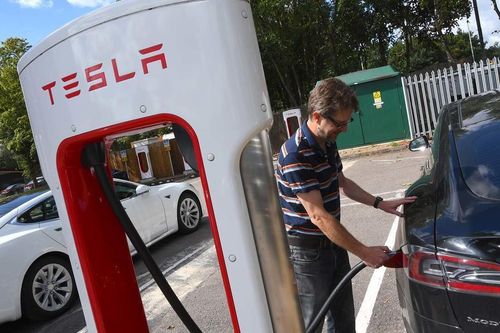 Tesla sẽ chia sẻ trạm sạc siêu nhanh cho các hãng xe điện khác