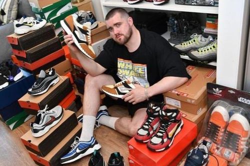 Người đàn ông bị ám ảnh giày sneakers, có 800 đôi