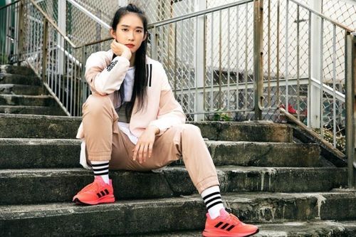 Nữ kiếm thủ Trung Quốc là mẫu ảnh nổi tiếng