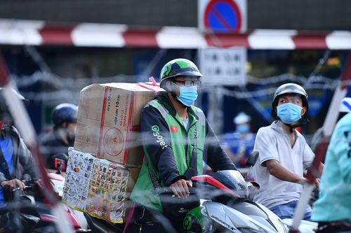 Hàng trăm tấn thực phẩm tiêu thụ qua các sàn thương mại điện tử
