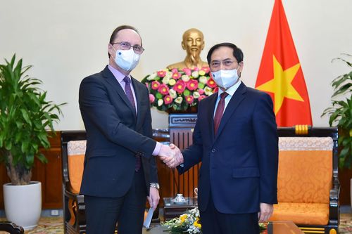 Nga sẵn sàng cung cấp, chuyển giao công nghệ sản xuất vaccine cho VN