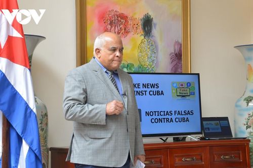 Đồng lòng cùng Cuba vượt qua khó khăn