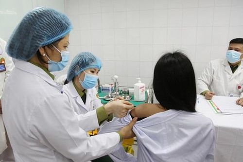 Xem xét đề xuất cấp phép khẩn cấp vaccine 'made in Vietnam' đầu tiên