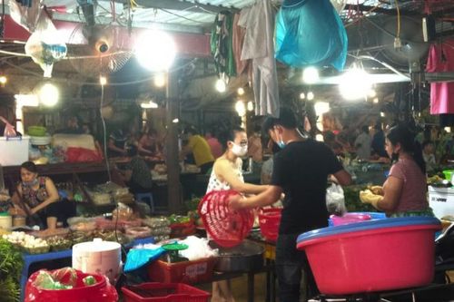 Mùa dịch: Hàng nhập vào - bán ra, giá cả 'vênh lệch' đến bất ngờ