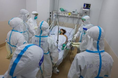 TP.HCM: 'Các nhân viên y tế không chỉ làm việc gấp đôi, gấp ba mà có lẽ còn nhiều hơn thế nữa'