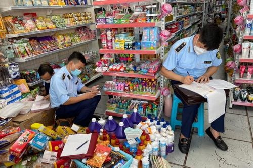 Lào Cai: Phát hiện cửa hàng 'Gì cũng có' kinh doanh nhiều hàng lậu
