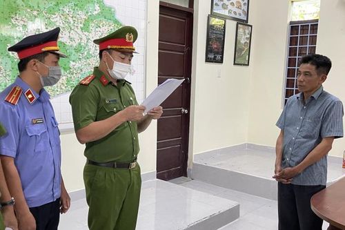 Trạm trưởng Trạm kiểm lâm bị bắt về tội nhận hối lộ của lâm tặc