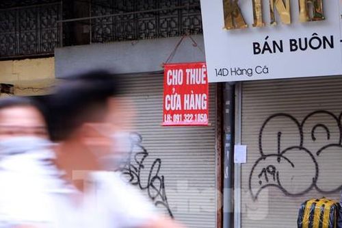 Hàng loạt nhà phố cổ Hà Nội treo biển cho thuê, sang nhượng... vẫn không có khách