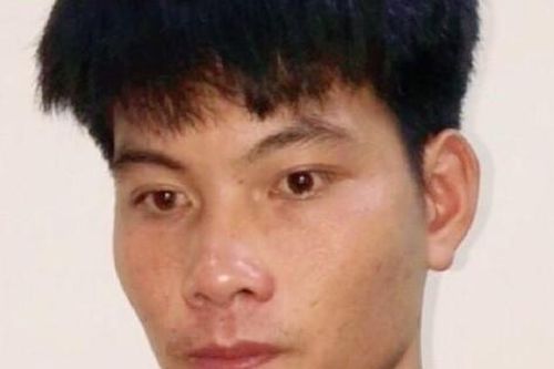 Bé gái đang ngủ bỗng bị đối tượng lạ mặt nhét giẻ vào miệng, hiếp dâm