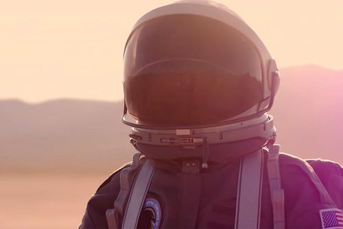 Bộ đồ của NASA hơn 4,6 nghìn tỷ được trang bị những gì?