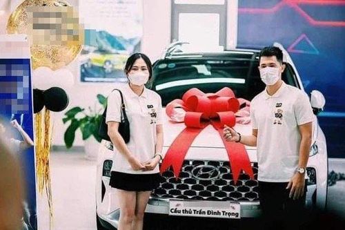 Tiếp nối dàn cầu thủ Việt, 'lá chắn thép' Đình Trọng chi tiền 'khủng' mua xế hộp sang