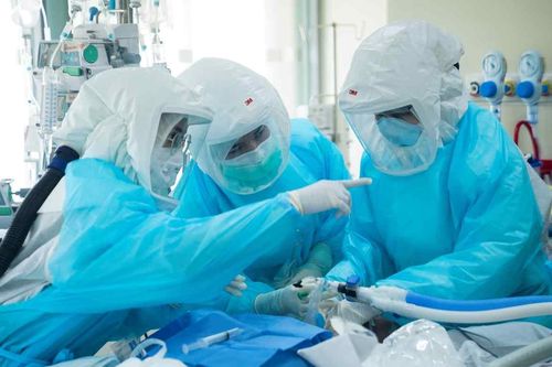Cấp bách đẩy nhanh tiến độ tiêm vắc-xin trên toàn cầu