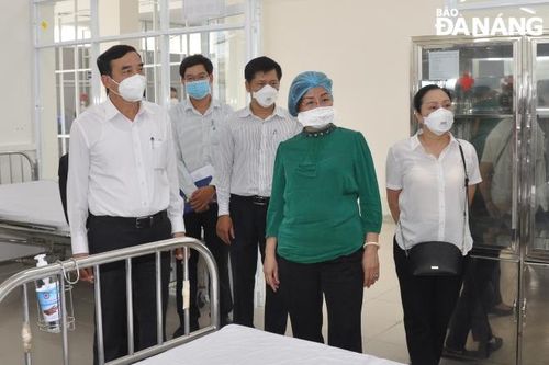 Sáng 23-7, bệnh viện dã chiến tại khu ký túc xá phía tây thành phố hoạt động