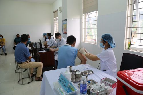 Đẩy mạnh tuyên truyền Chiến dịch tiêm vắc xin phòng COVID-19 năm 2021 - 2022 và cài đặt app 'Sổ sức khỏe điện tử'
