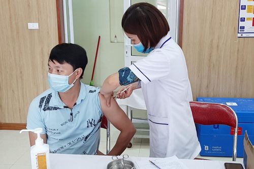 Bát Xát: 1.500 công dân được tiêm vắc xin phòng Covid-19