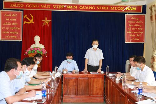 Phó Chủ tịch Thường trực UBND tỉnh Hoàng Quốc Khánh kiểm tra tình hình sản xuất nông nghiệp tại Bảo Yên