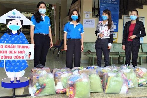 Bảo Lộc: Hơn 550 phần quà đến với người có hoàn cảnh khó khăn do ảnh hưởng bởi dịch Covid – 19