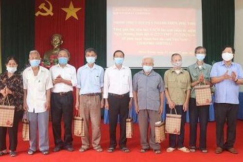 Thăm, tặng quà nạn nhân chất độc da cam/dioxin