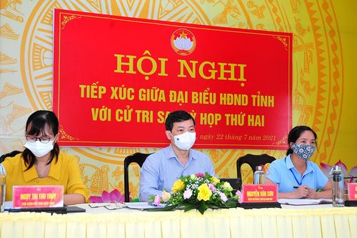 Chủ tịch UBND tỉnh Nguyễn Văn Sơn tiếp xúc cử tri phường Ỷ La