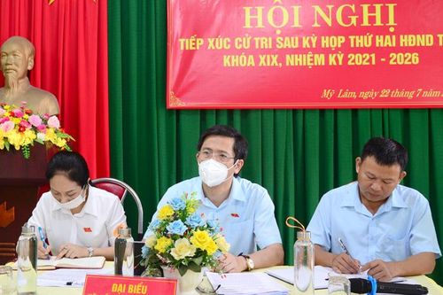 Đại biểu HĐND tỉnh tiếp xúc cử tri sau kỳ họp thứ hai