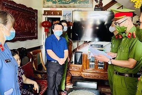 Giả mạo chữ ký hiệu trưởng, gây thiệt hại gần 1 tỷ đồng