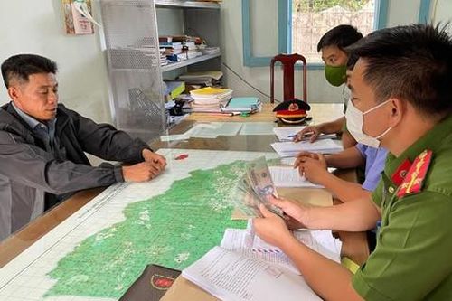 Khởi tố trạm trưởng kiểm lâm nhận hối lộ, 'bật đèn xanh' cho lâm tặc