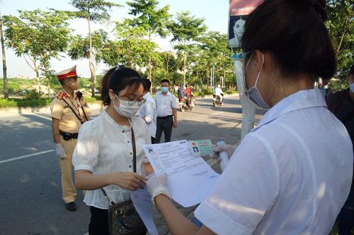 Người dân cần chuẩn bị gì trước khi qua chốt kiểm dịch vào Thủ đô?