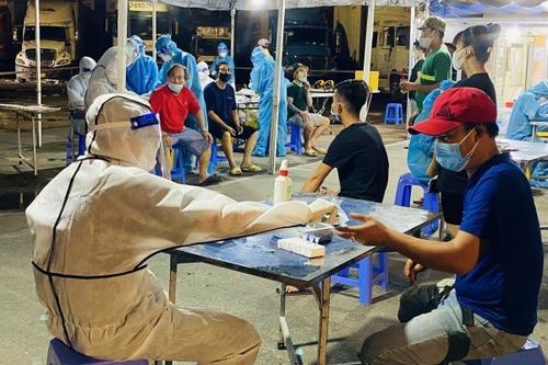 Bộ Y tế hỏa tốc hướng dẫn phòng chống dịch COVID-19 tại chợ đầu mối, bán lẻ khi áp dụng Chỉ thị 16