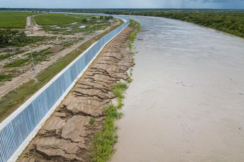 Doanh nhân Texas rao bán 'bức tường thời ông Trump' 30 triệu USD