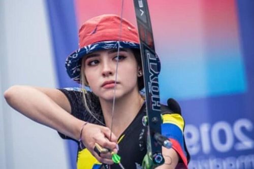 Vẻ đẹp của nữ cung thủ 21 tuổi người Colombia
