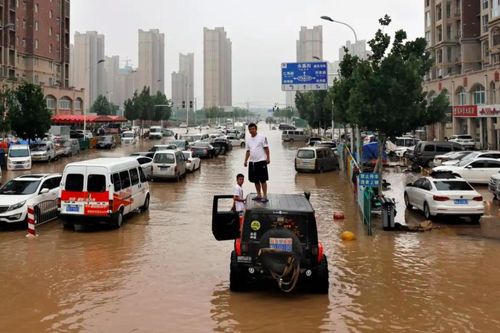 Dân Trịnh Châu đòi câu trả lời sau vụ lũ làm ngập tàu điện