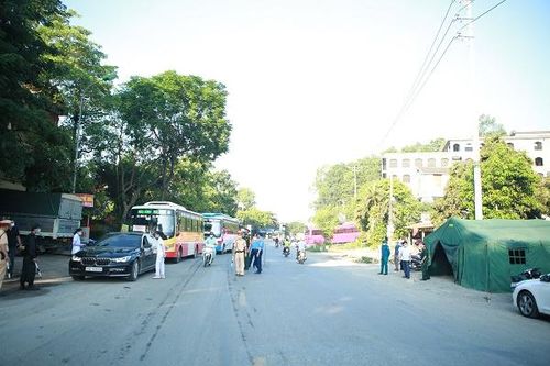 Hà Nội: Phát hiện 25 trường hợp nghi nhiễm COVID-19 qua 22 chốt kiểm dịch